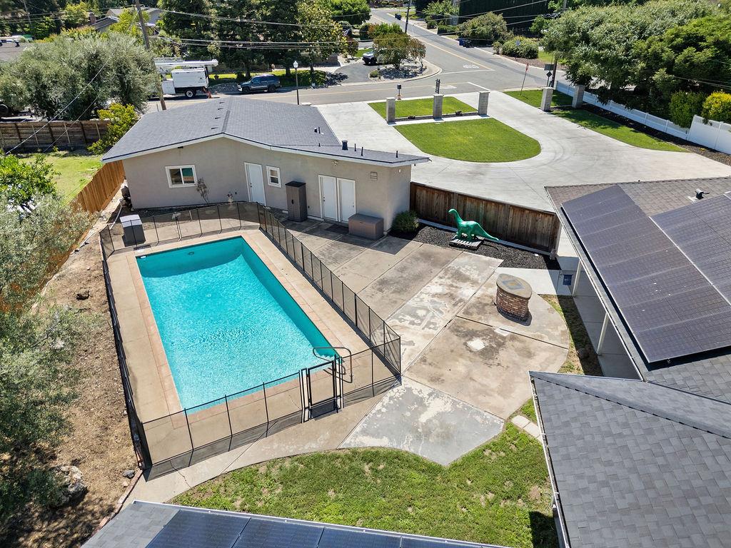 6950 Arrowwood Dr, Riverbank, CA 95367