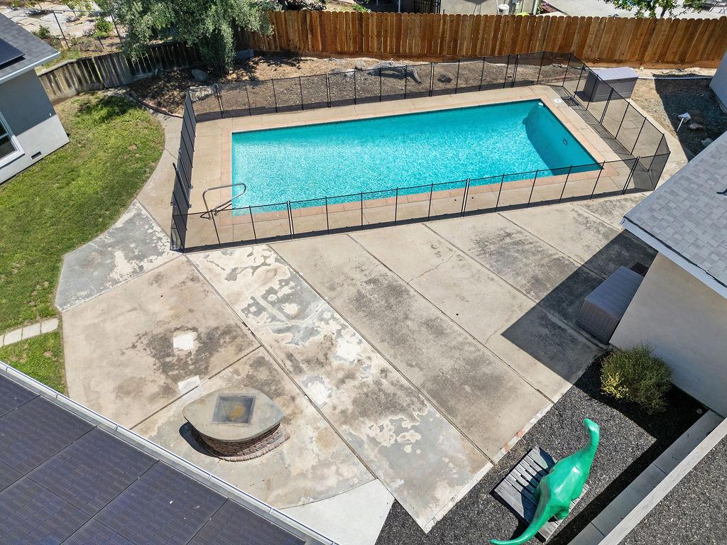 6950 Arrowwood Dr, Riverbank, CA 95367