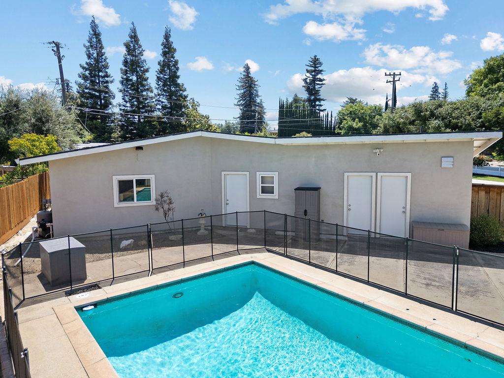 6950 Arrowwood Dr, Riverbank, CA 95367