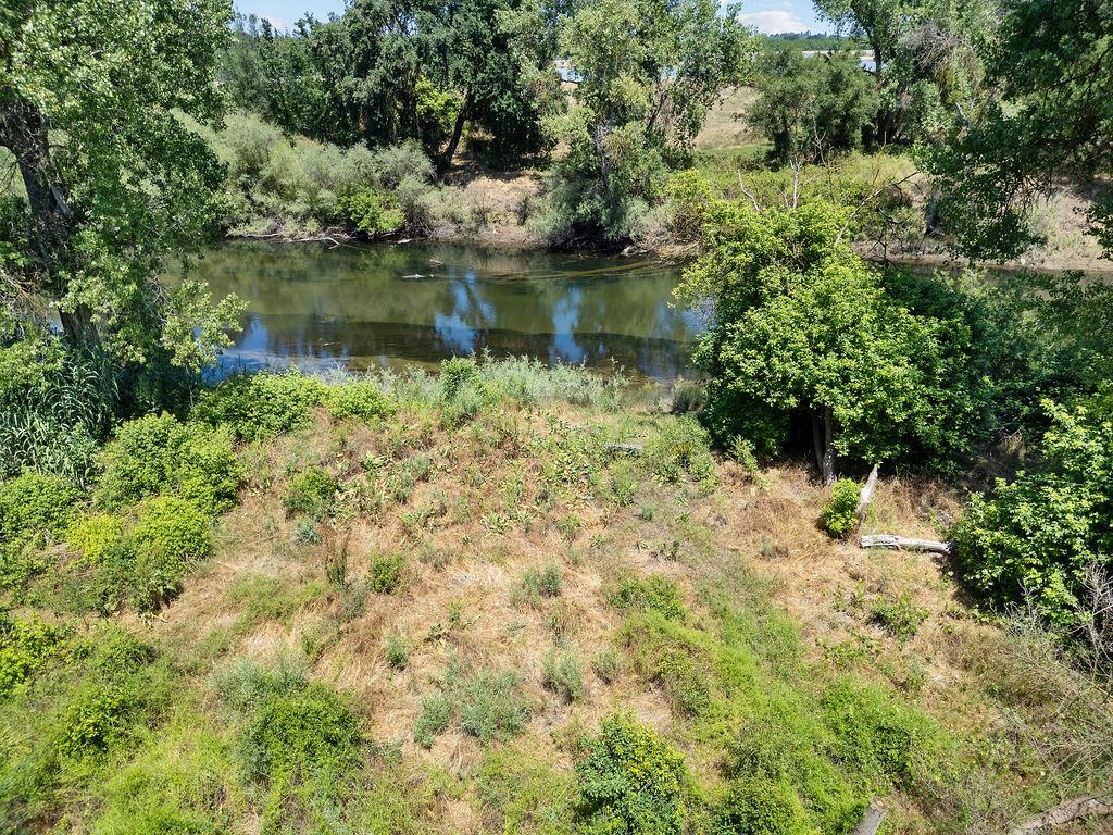 6950 Arrowwood Dr, Riverbank, CA 95367