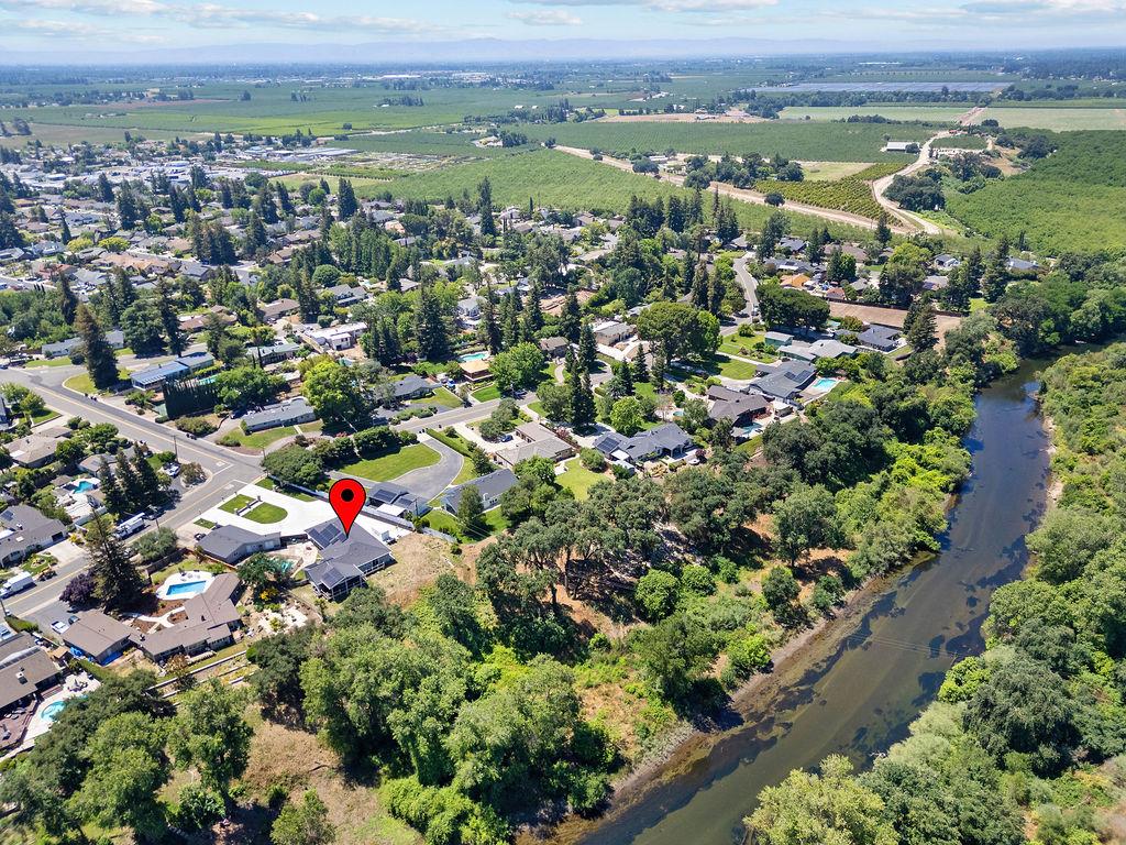6950 Arrowwood Dr, Riverbank, CA 95367