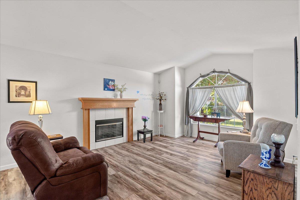 1795 Brookside Dr, Manteca, CA 95336