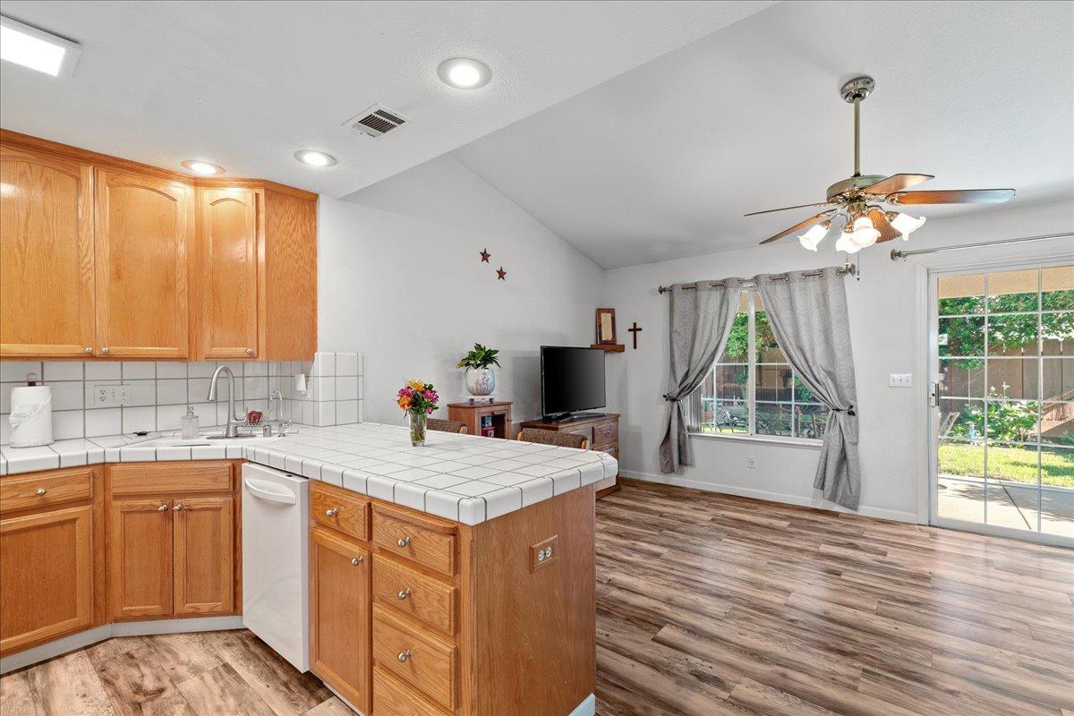 1795 Brookside Dr, Manteca, CA 95336