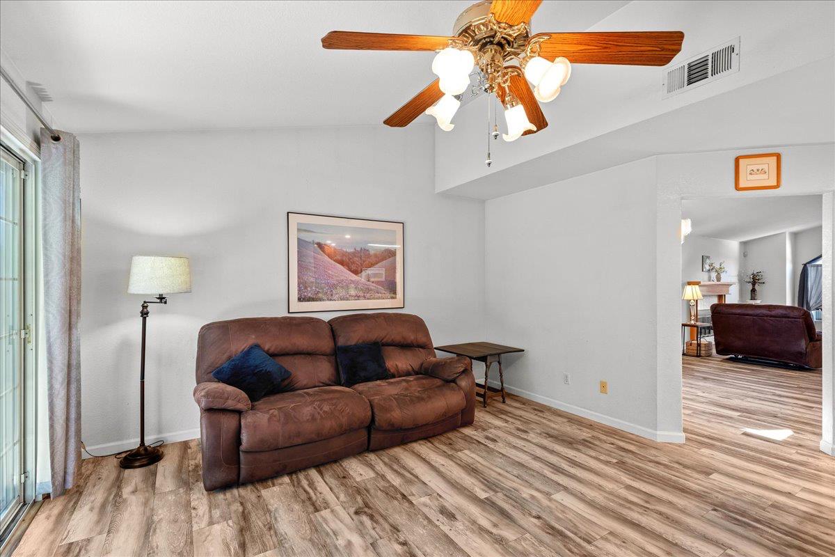 1795 Brookside Dr, Manteca, CA 95336