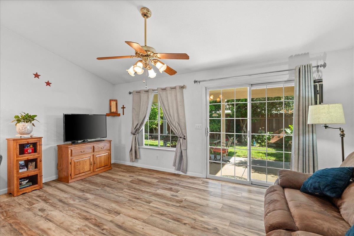 1795 Brookside Dr, Manteca, CA 95336