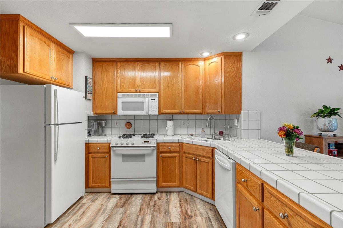 1795 Brookside Dr, Manteca, CA 95336