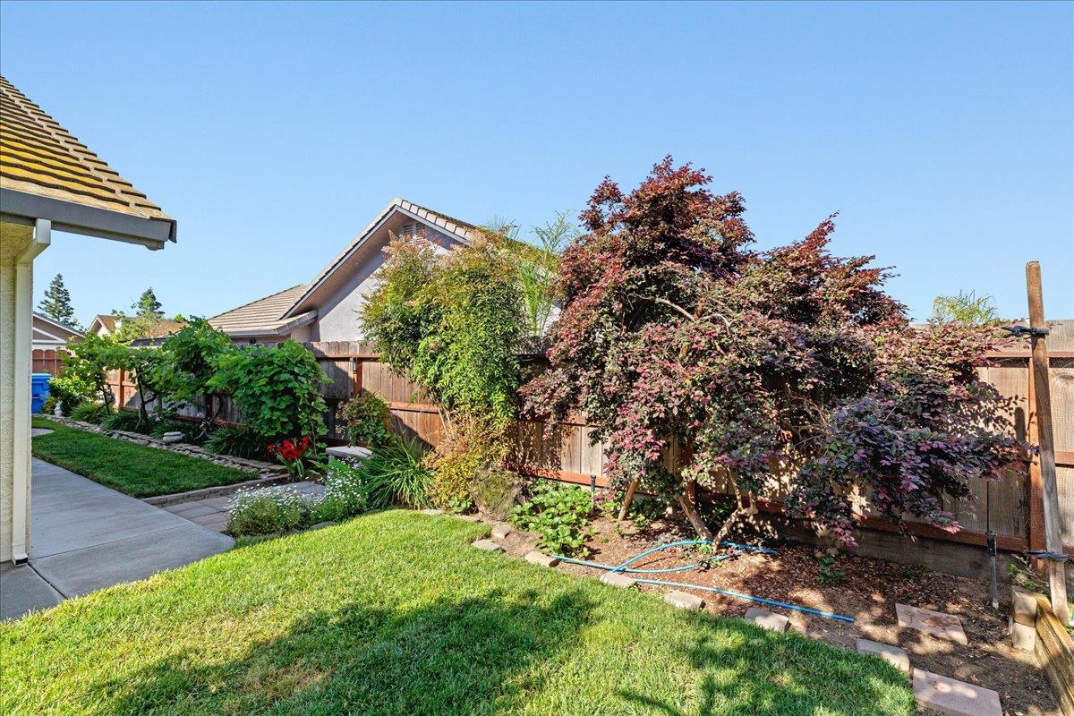 1795 Brookside Dr, Manteca, CA 95336