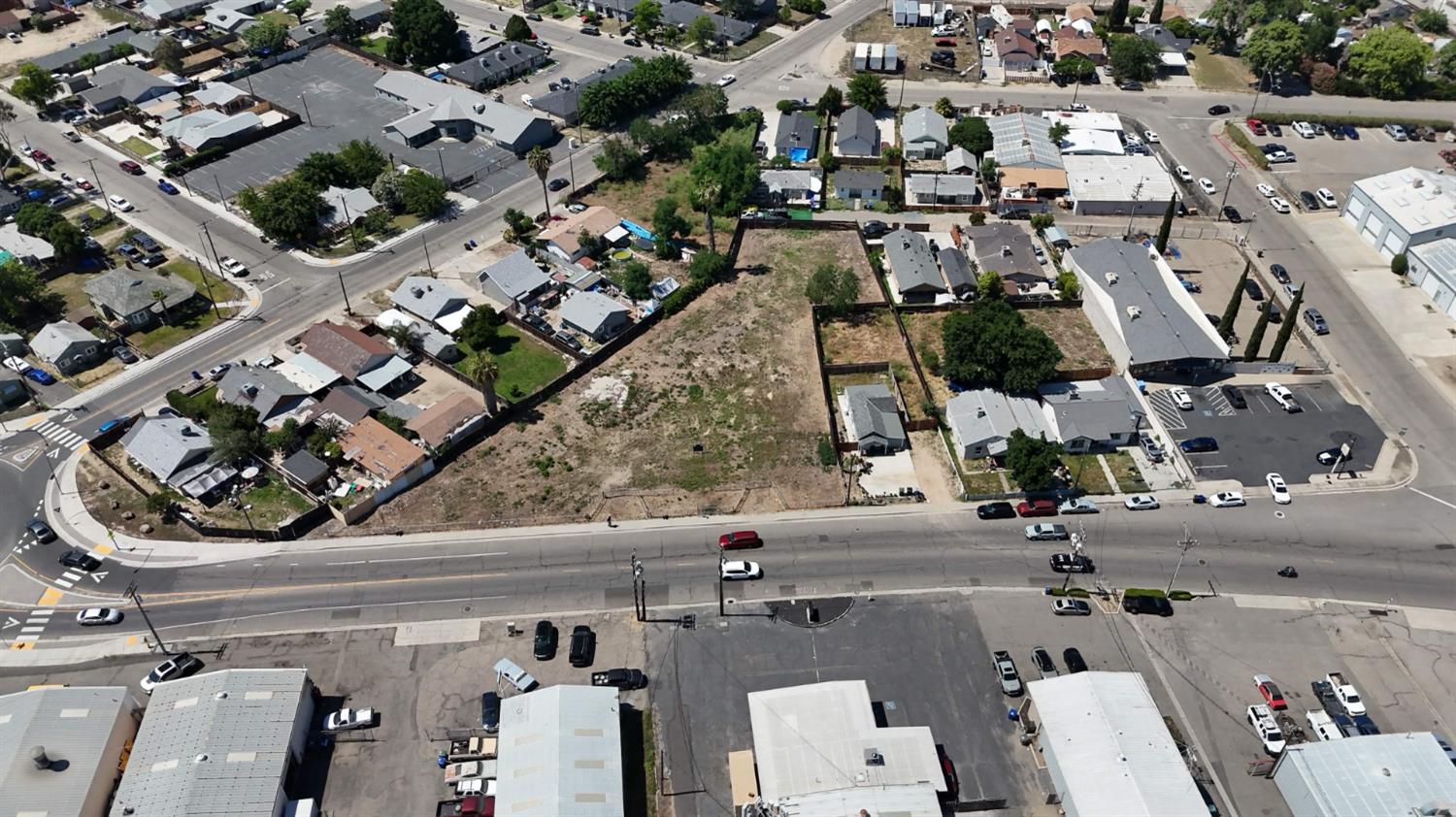 2125 Pine St, Ceres, CA 95307