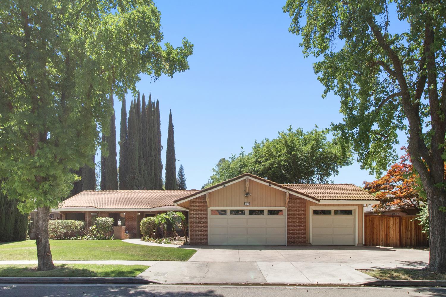 1246 Paseo Redondo Dr, Merced, CA 95348