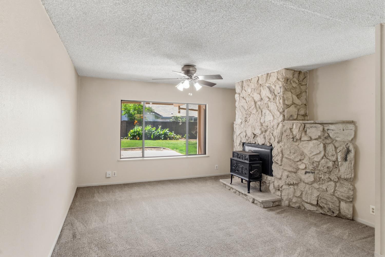 1246 Paseo Redondo Dr, Merced, CA 95348