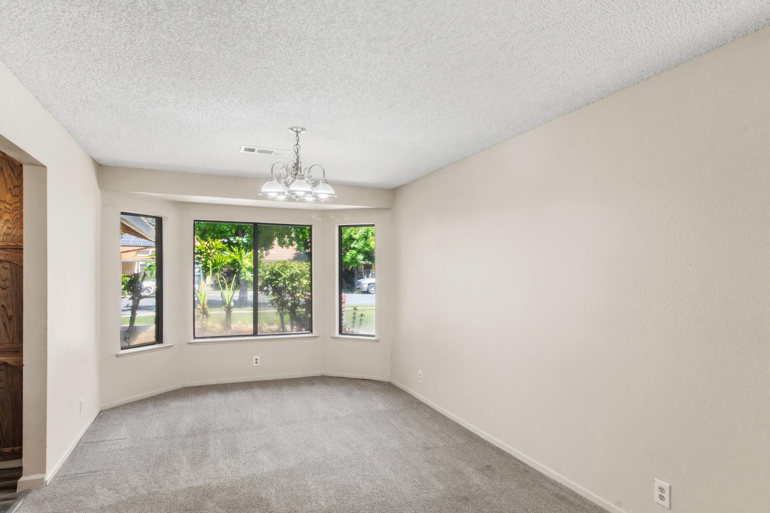1246 Paseo Redondo Dr, Merced, CA 95348