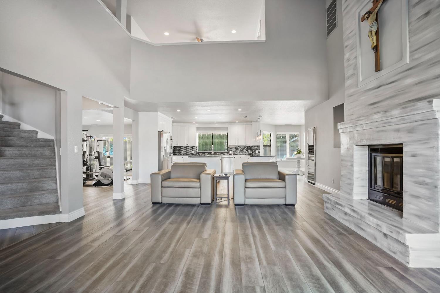 2200 Arnhem Pl, Modesto, CA 95356