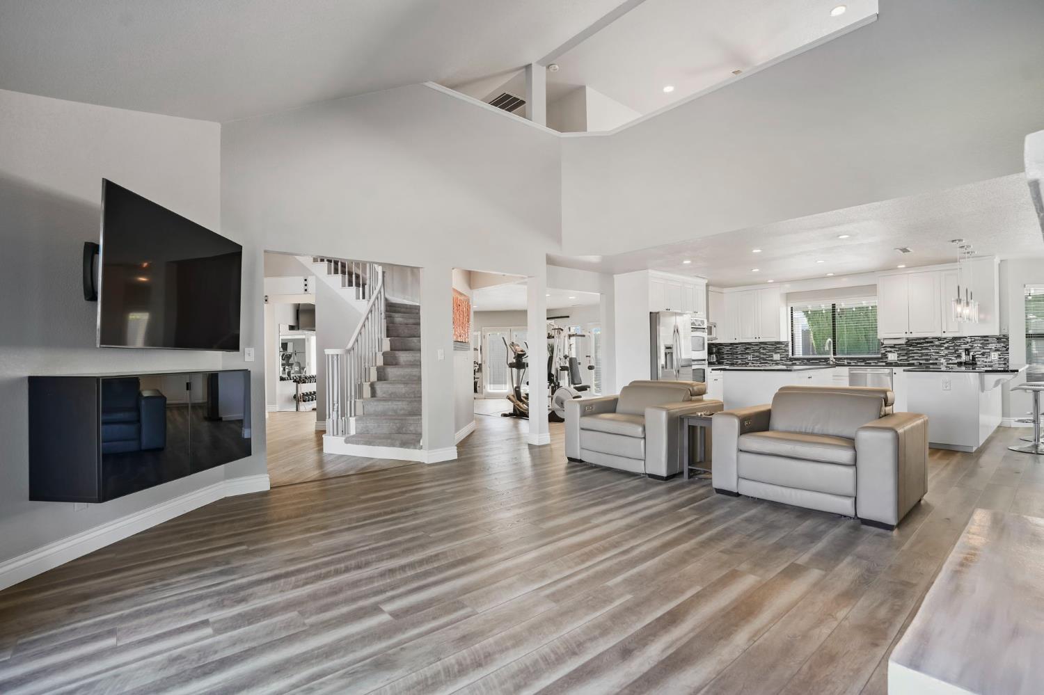 2200 Arnhem Pl, Modesto, CA 95356