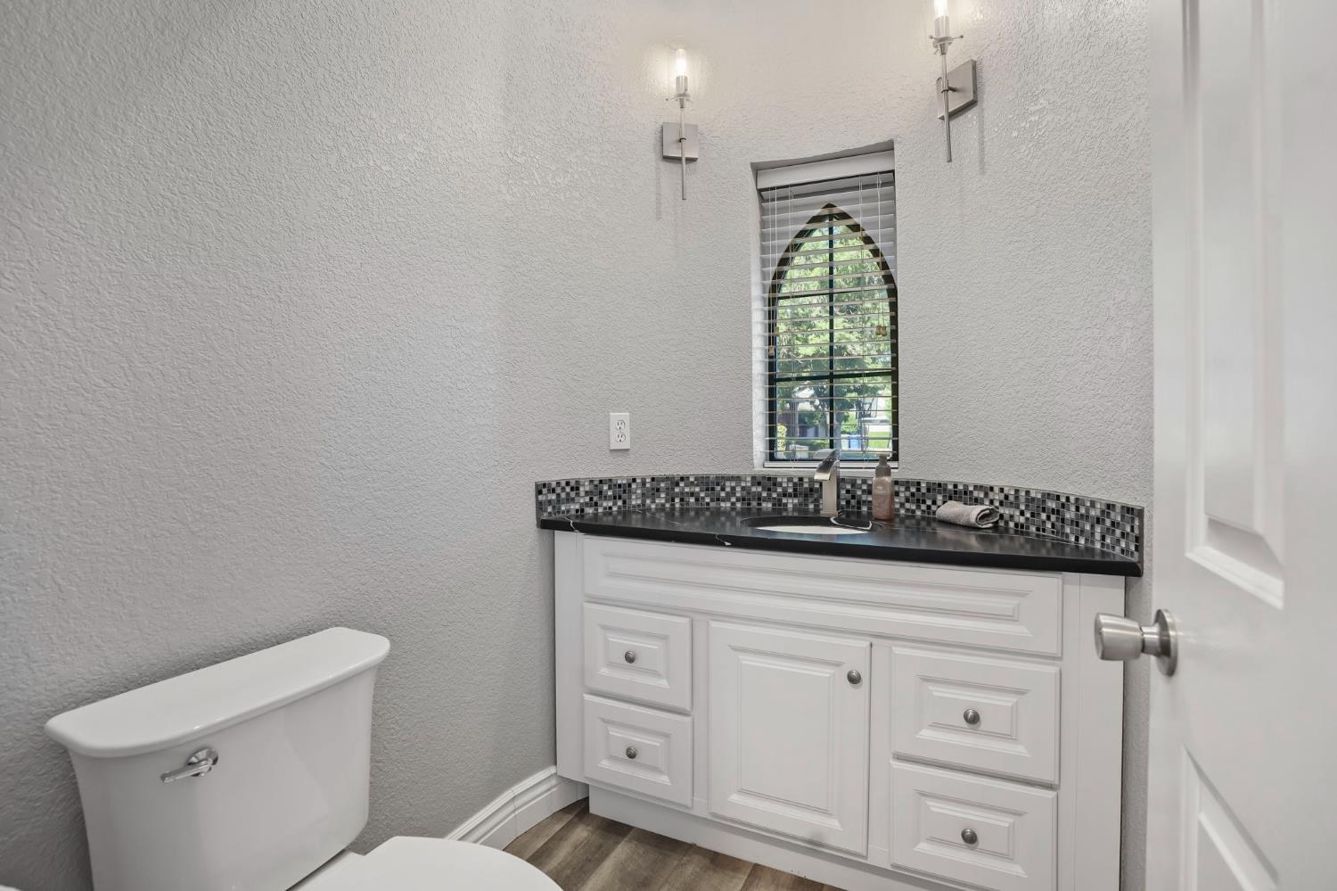 2200 Arnhem Pl, Modesto, CA 95356