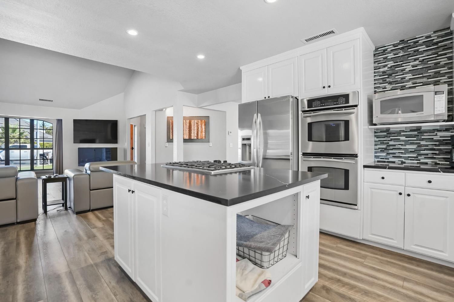2200 Arnhem Pl, Modesto, CA 95356