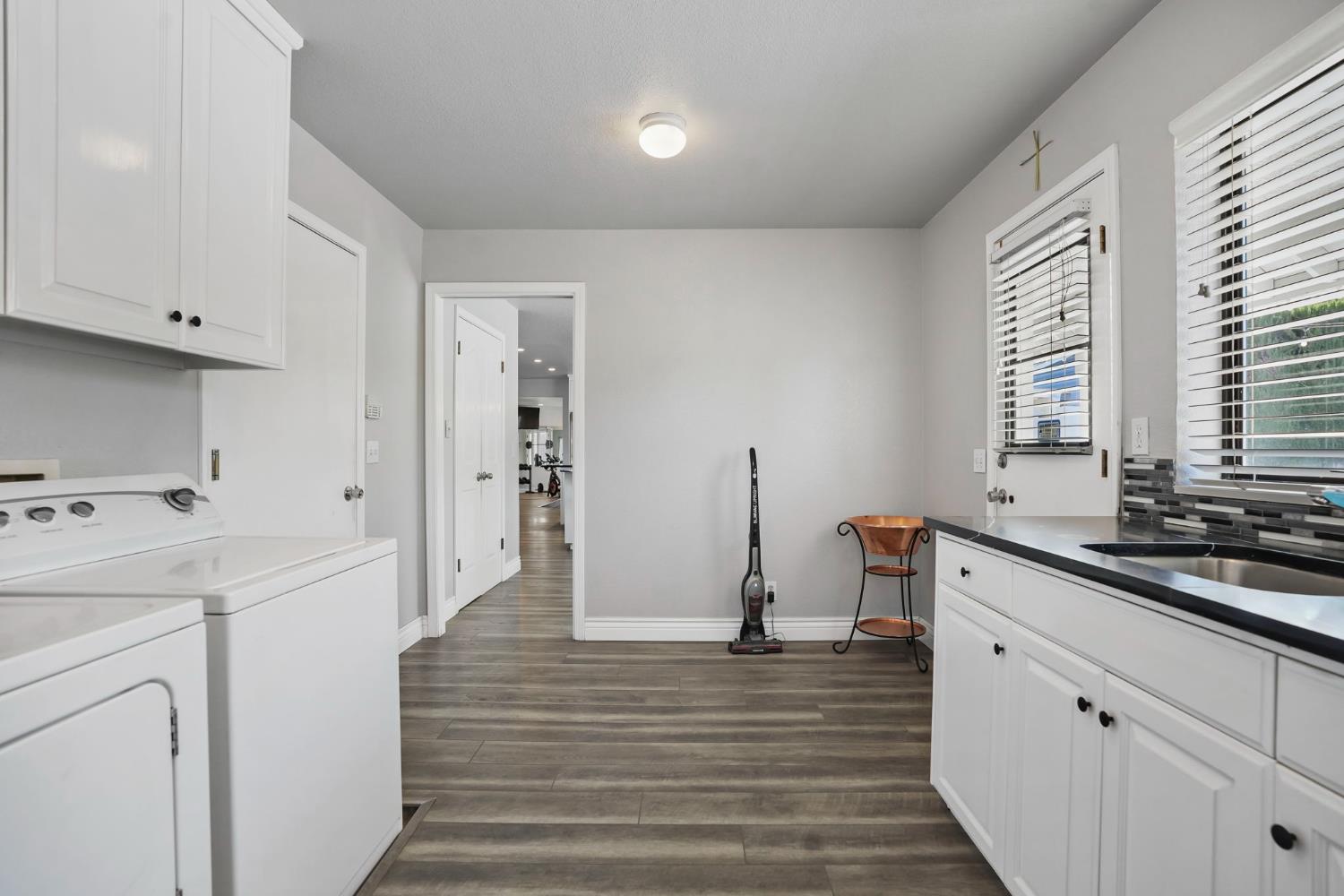 2200 Arnhem Pl, Modesto, CA 95356