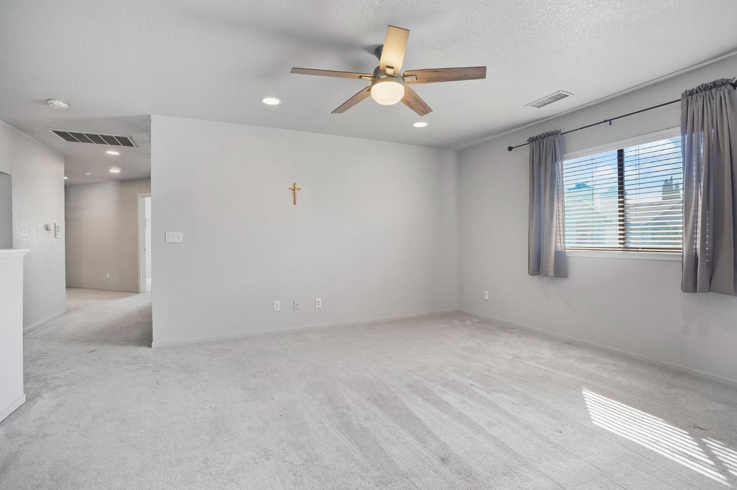 2200 Arnhem Pl, Modesto, CA 95356