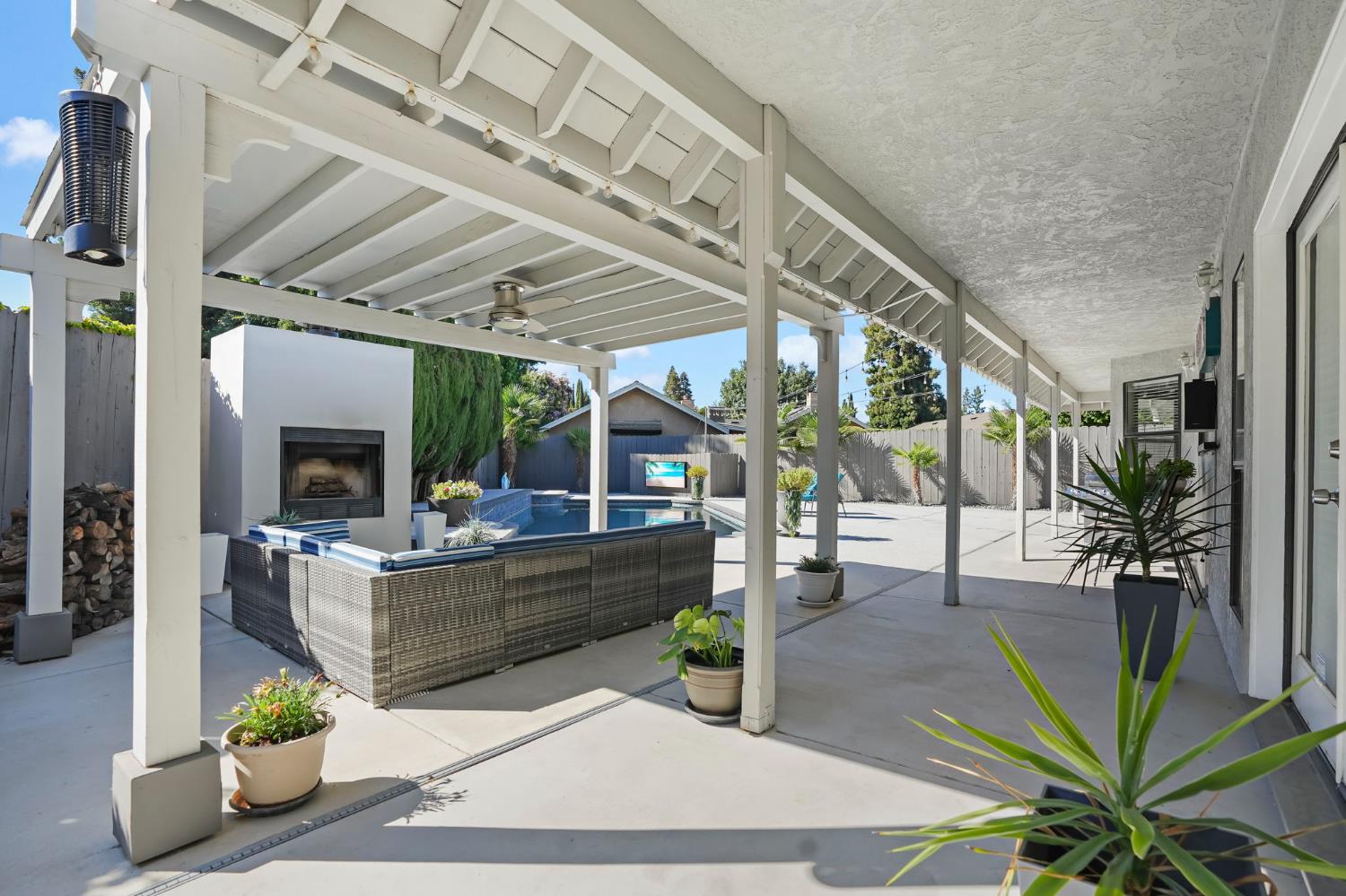 2200 Arnhem Pl, Modesto, CA 95356