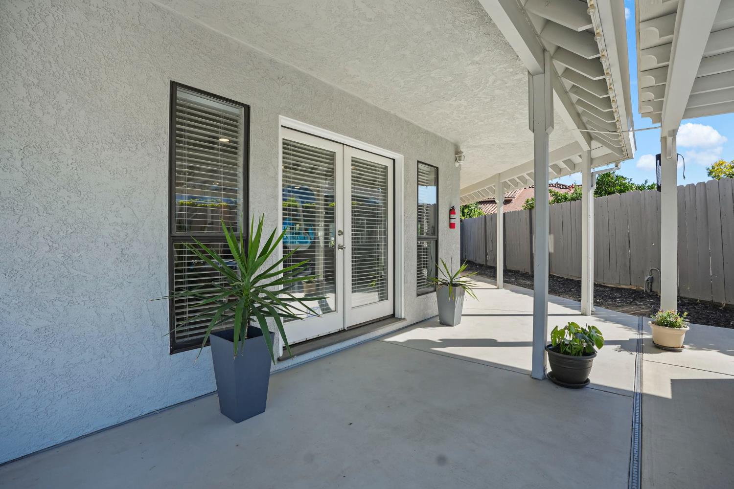 2200 Arnhem Pl, Modesto, CA 95356