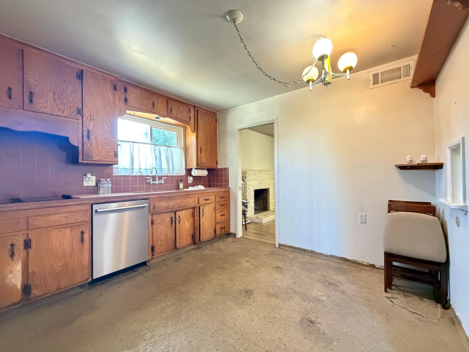 1813 Enslen Ave, Modesto, CA 95350