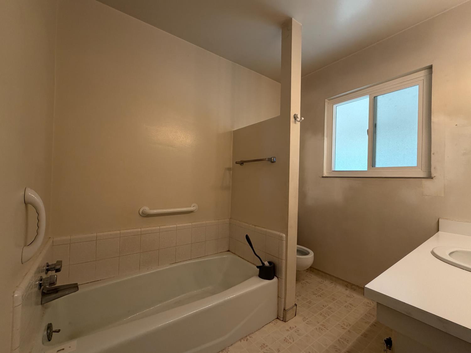 1813 Enslen Ave, Modesto, CA 95350