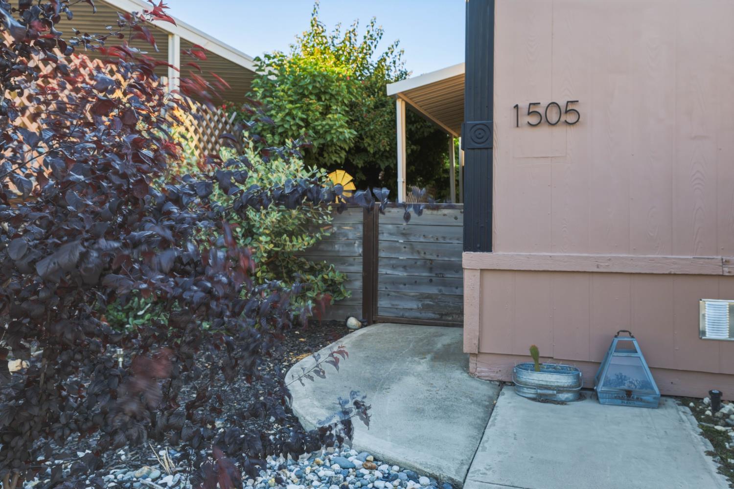 1505 La Perla Dr, Modesto, CA 95357