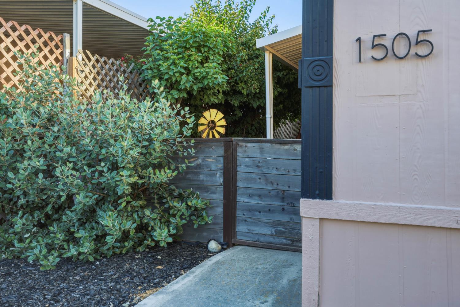 1505 La Perla Dr, Modesto, CA 95357