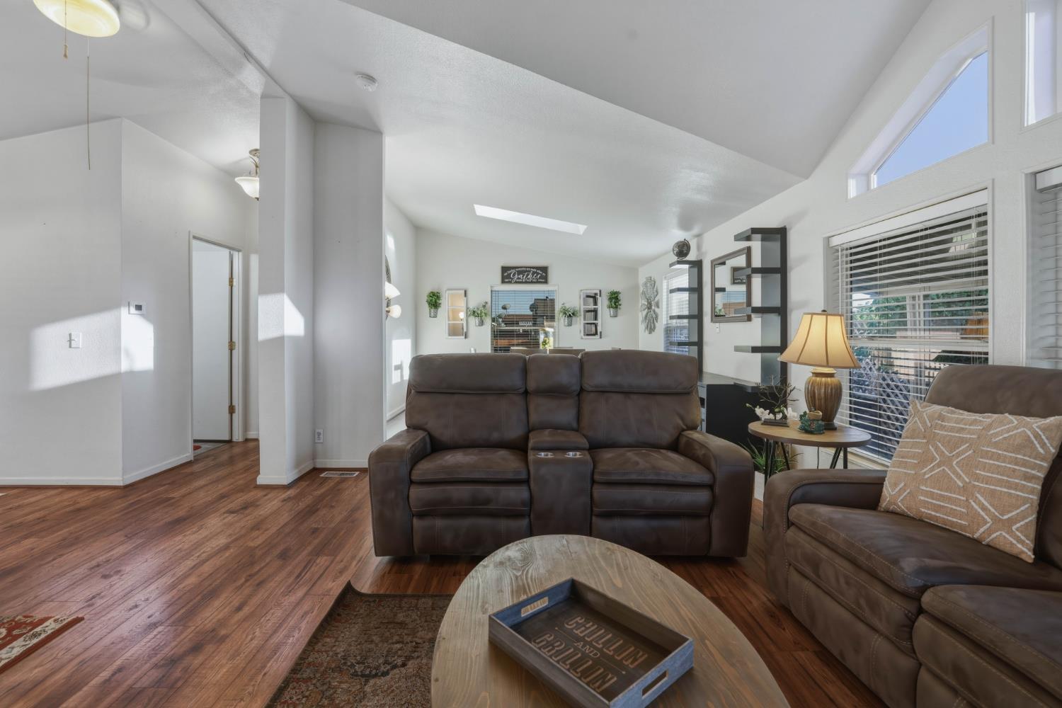 1505 La Perla Dr, Modesto, CA 95357