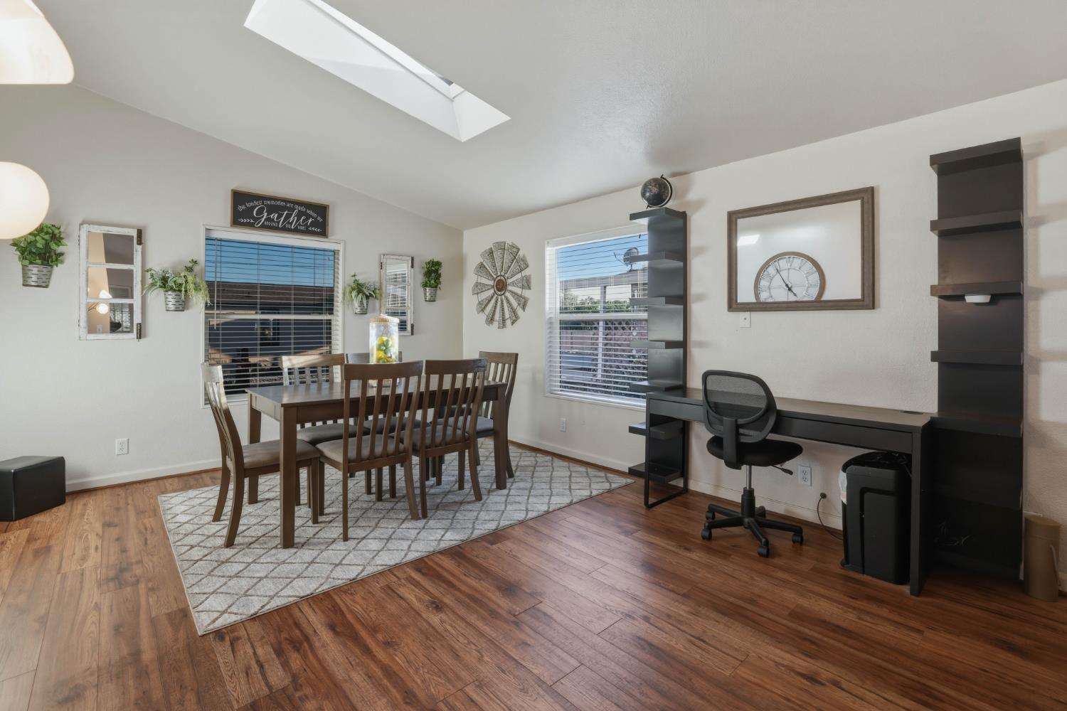 1505 La Perla Dr, Modesto, CA 95357