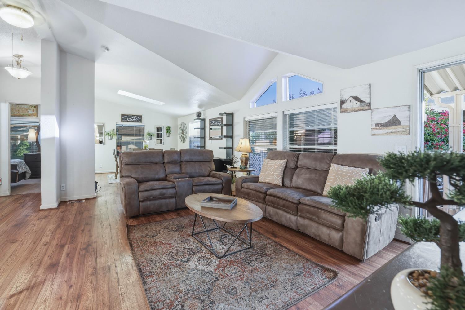1505 La Perla Dr, Modesto, CA 95357