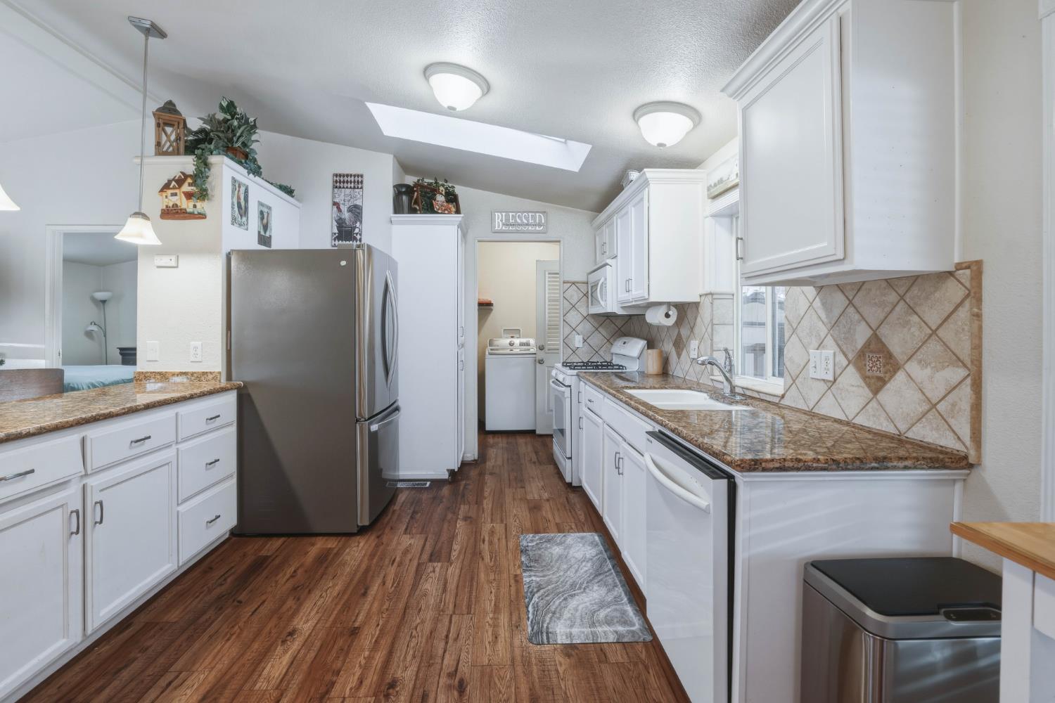 1505 La Perla Dr, Modesto, CA 95357