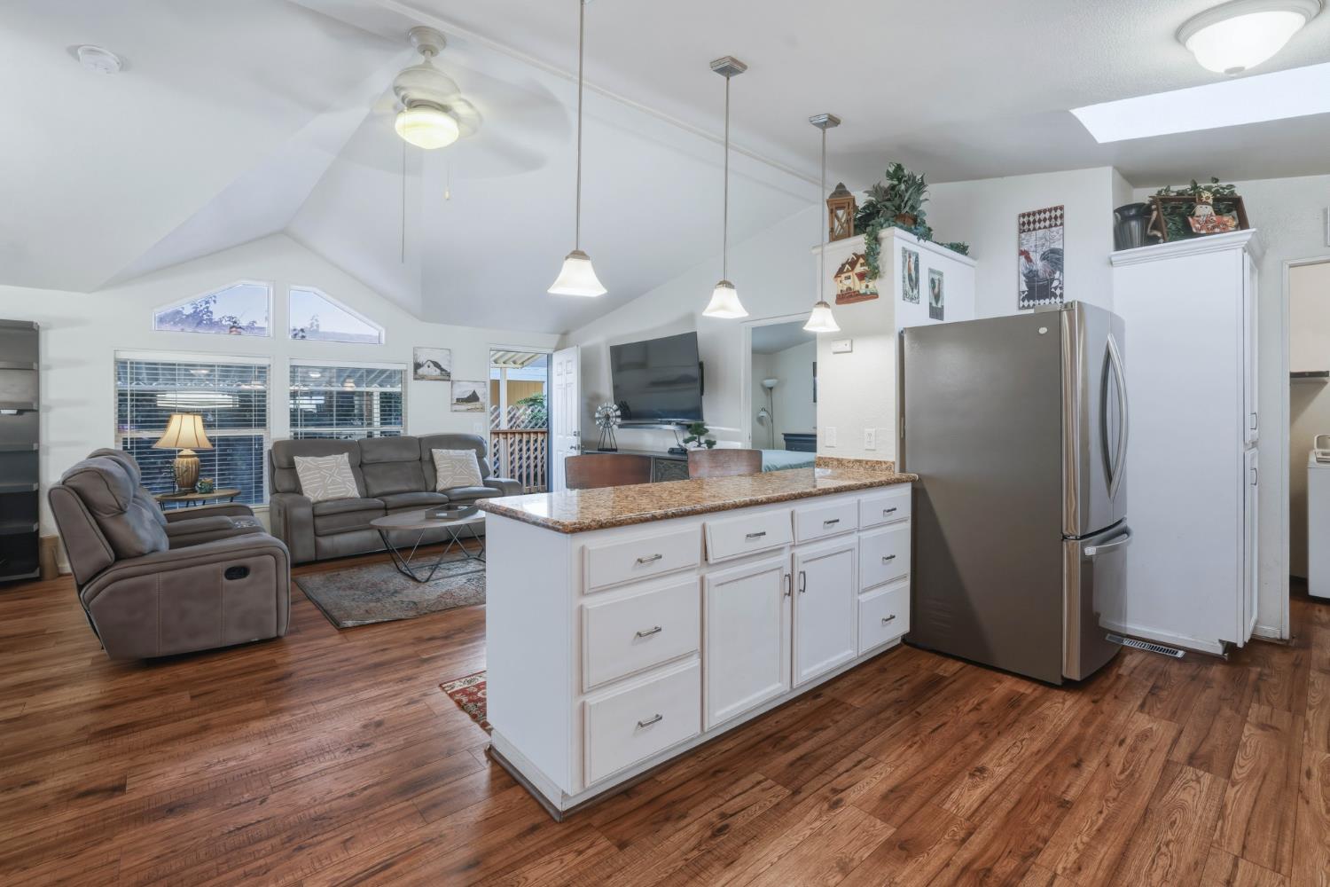 1505 La Perla Dr, Modesto, CA 95357