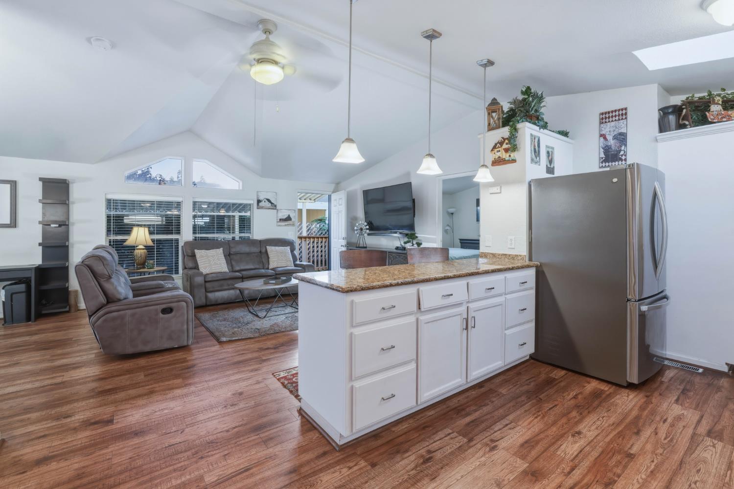 1505 La Perla Dr, Modesto, CA 95357