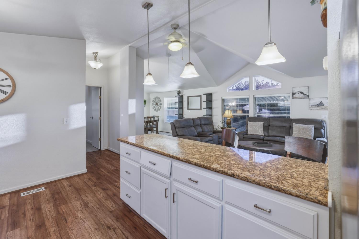 1505 La Perla Dr, Modesto, CA 95357