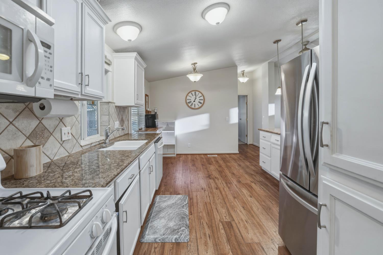 1505 La Perla Dr, Modesto, CA 95357