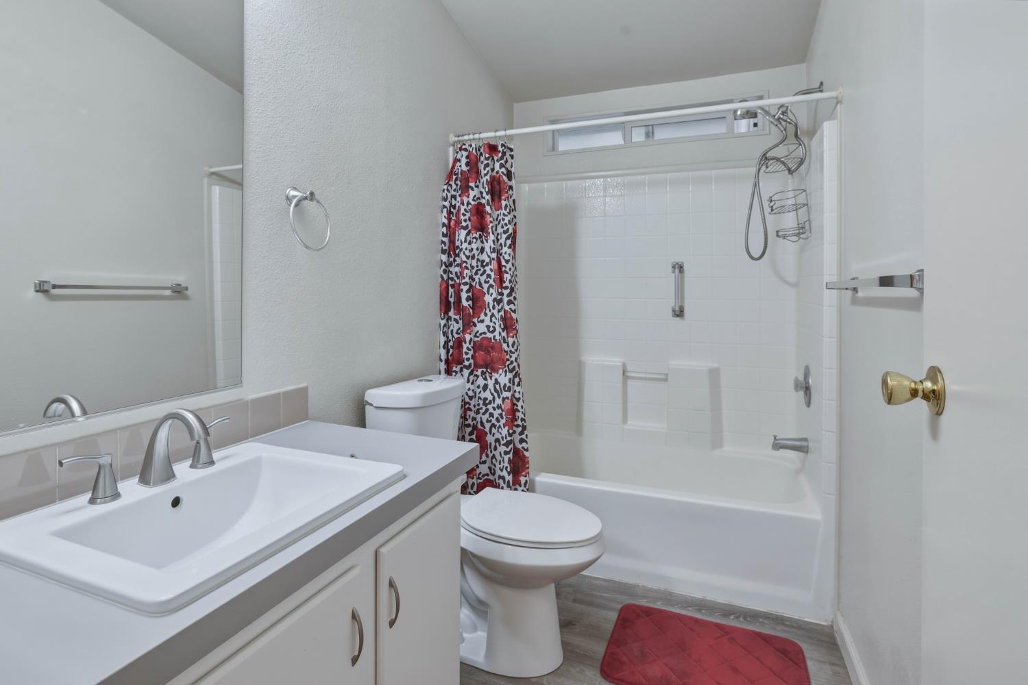 1505 La Perla Dr, Modesto, CA 95357