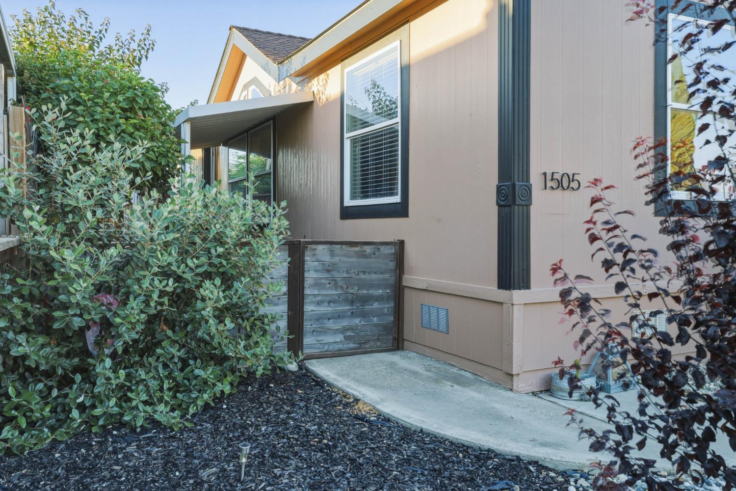 1505 La Perla Dr, Modesto, CA 95357