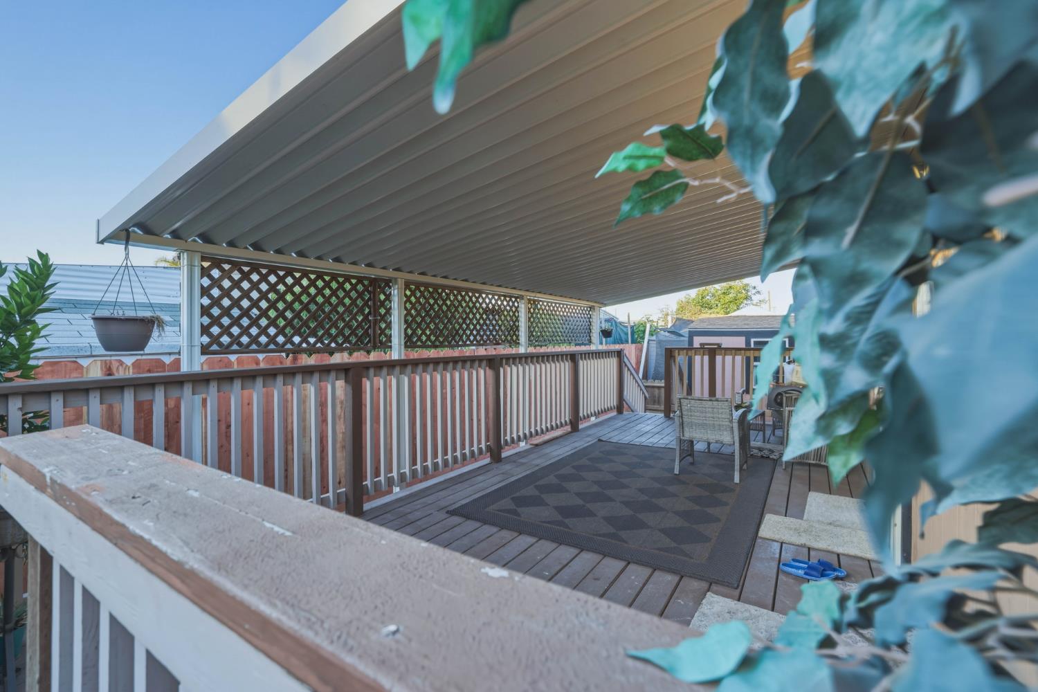 1505 La Perla Dr, Modesto, CA 95357