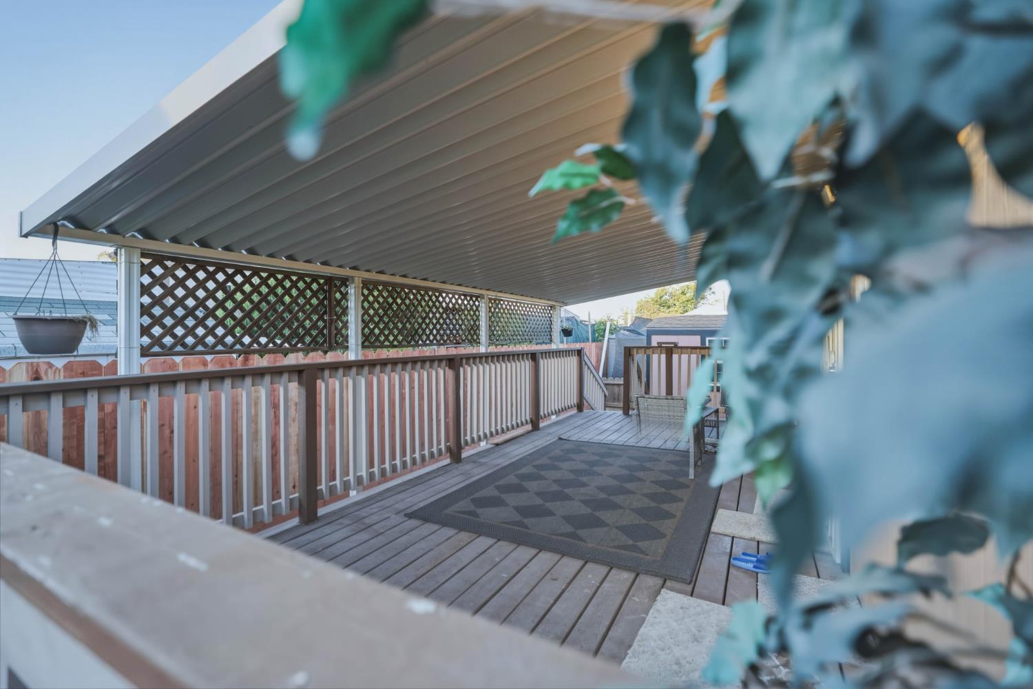1505 La Perla Dr, Modesto, CA 95357