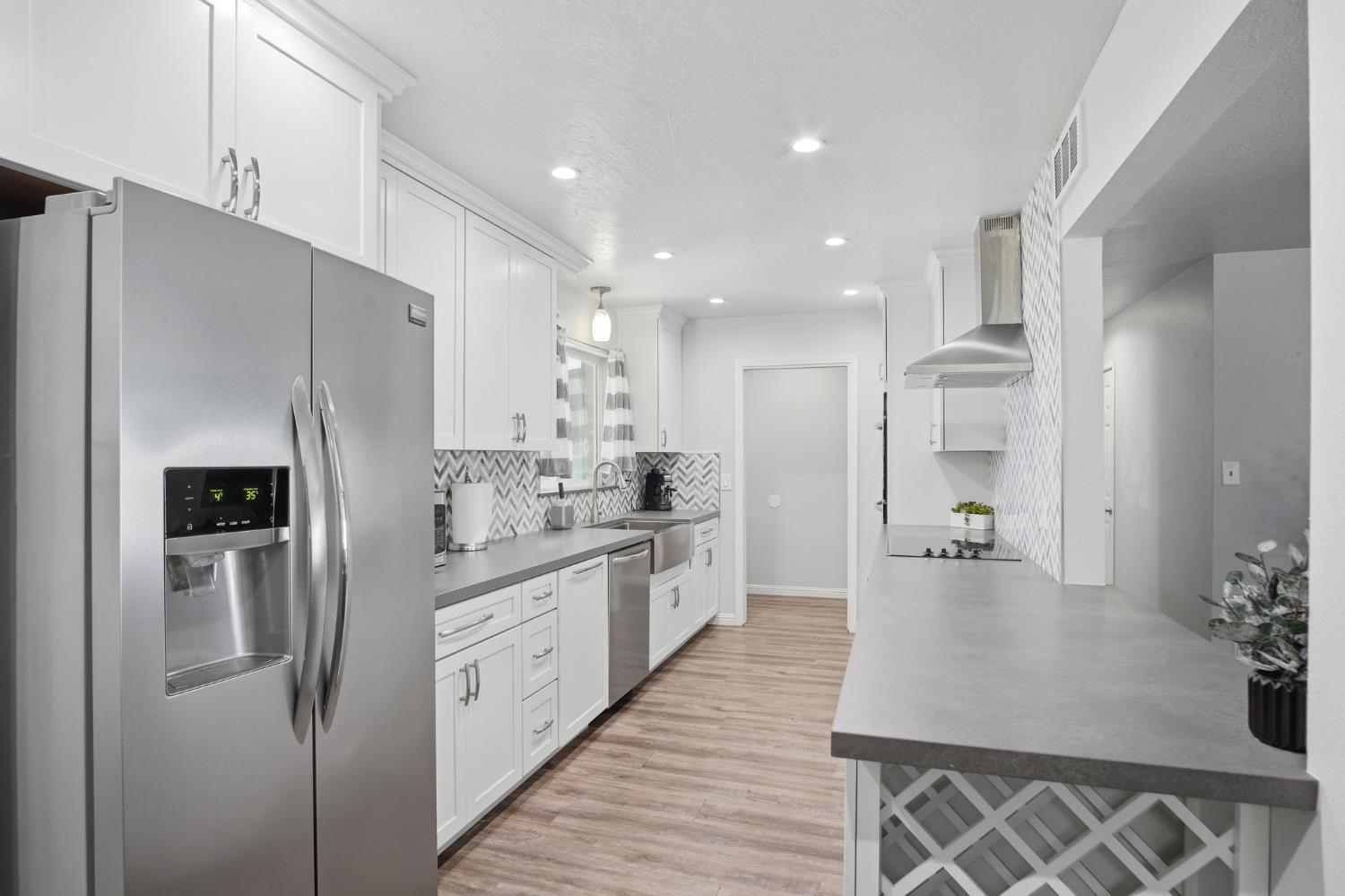 1511 Lorry Ave, Modesto, CA 95355