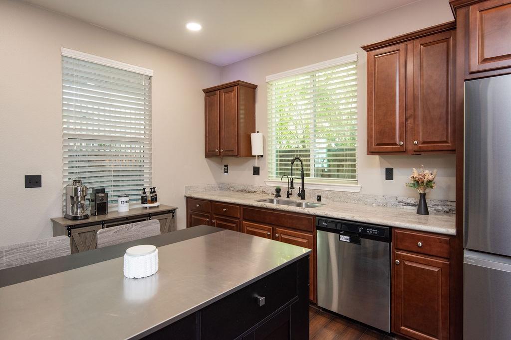 2228 Gallery Dr, Riverbank, CA 95367