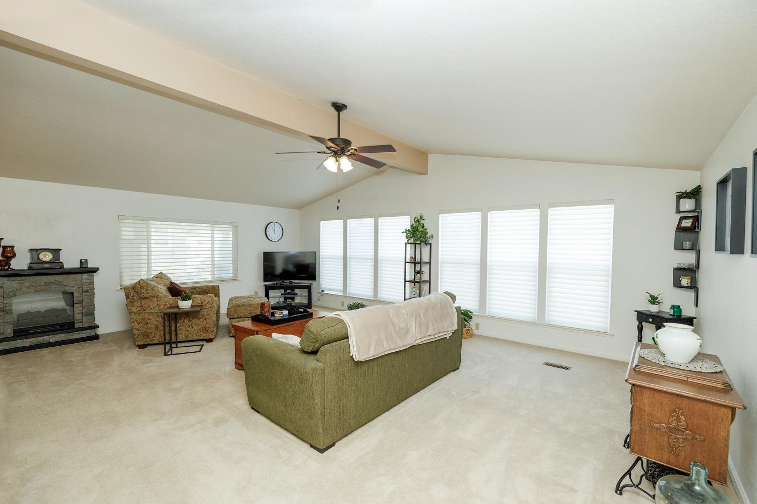 1500 Held Dr #43, Modesto, CA 95355