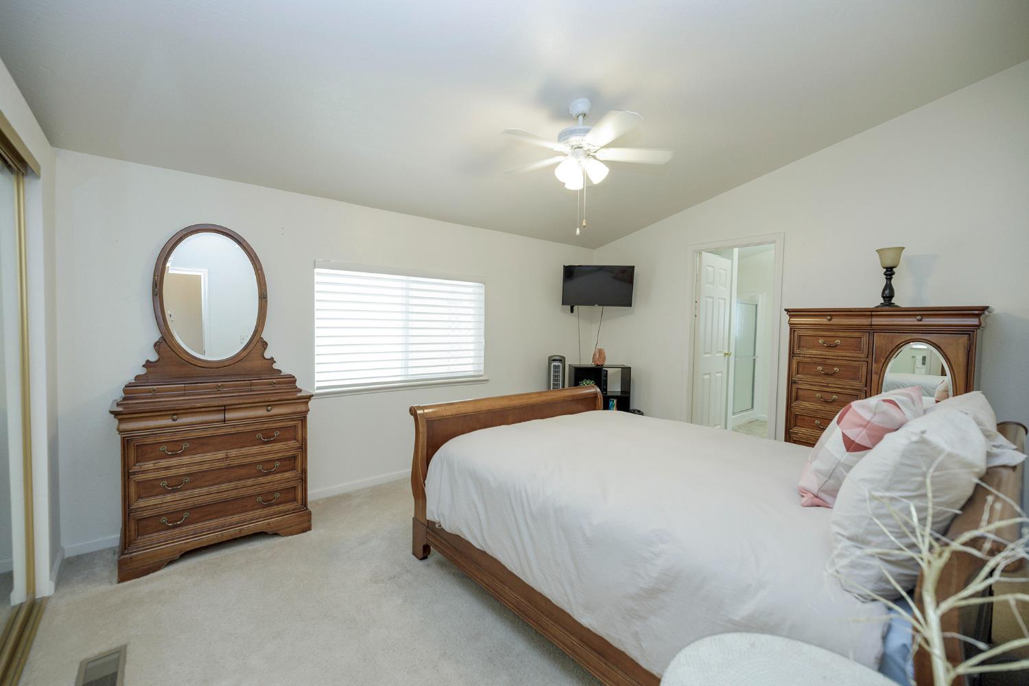1500 Held Dr #43, Modesto, CA 95355