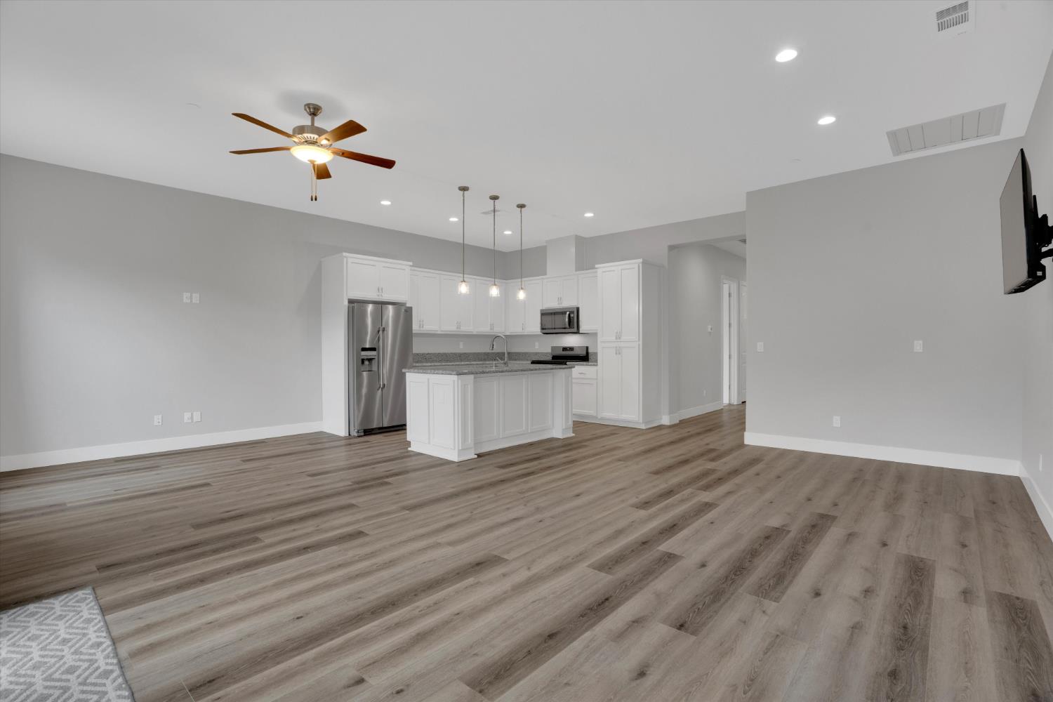 1039 Longview Dr, Oakdale, CA 95361