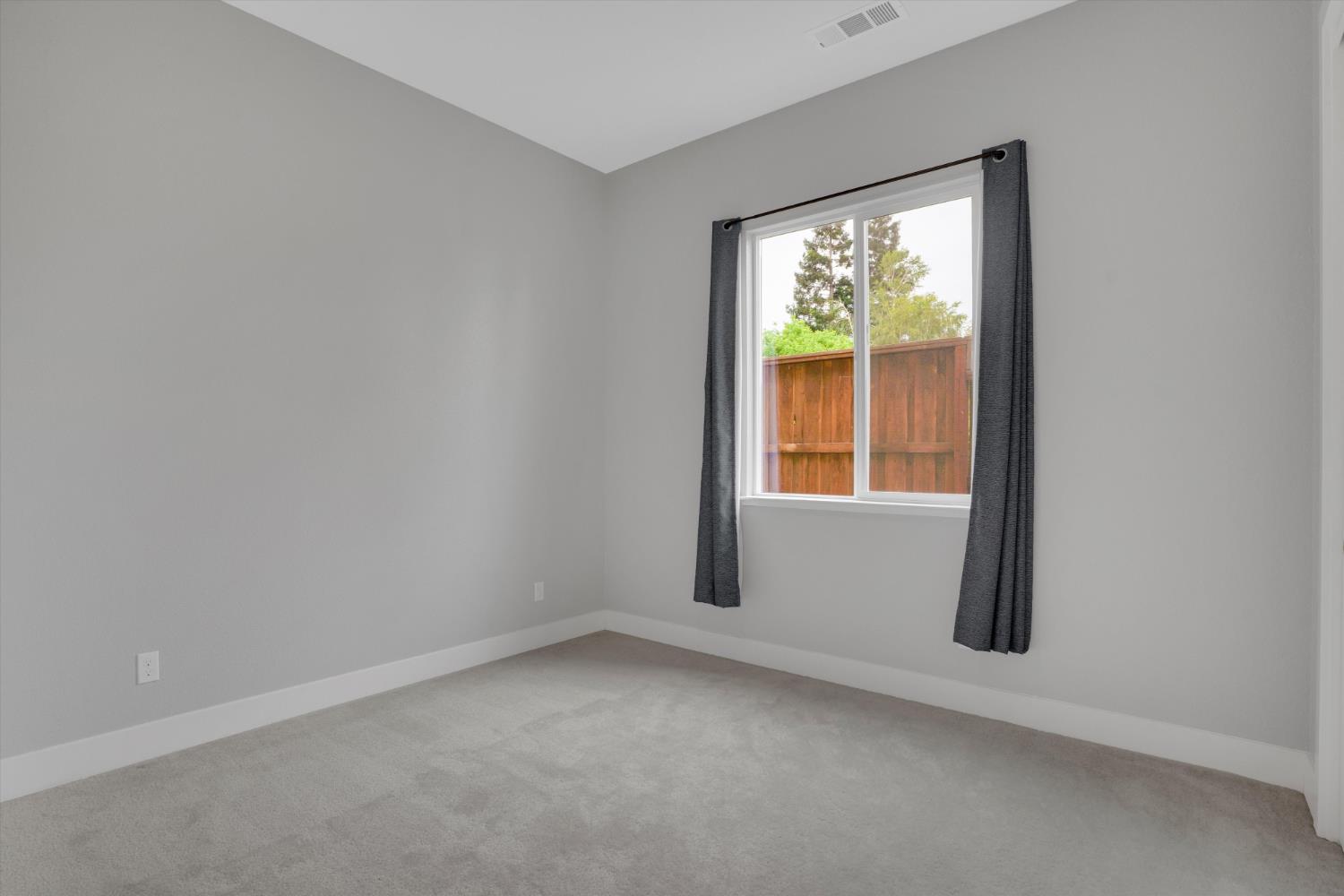 1039 Longview Dr, Oakdale, CA 95361