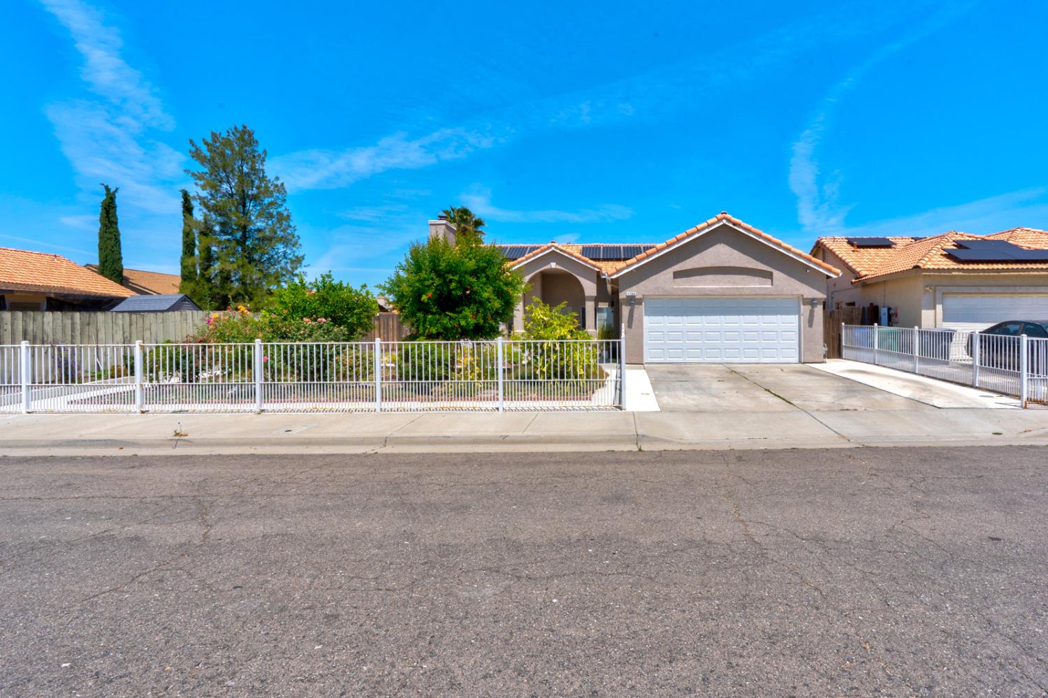 1700 San Simeone Way, Los Banos, CA 93635