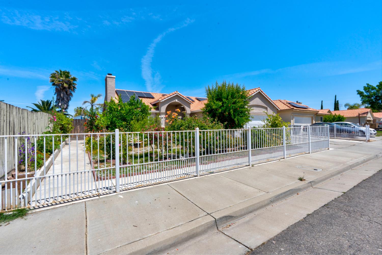 1700 San Simeone Way, Los Banos, CA 93635
