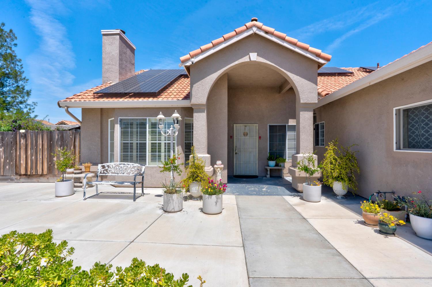 1700 San Simeone Way, Los Banos, CA 93635