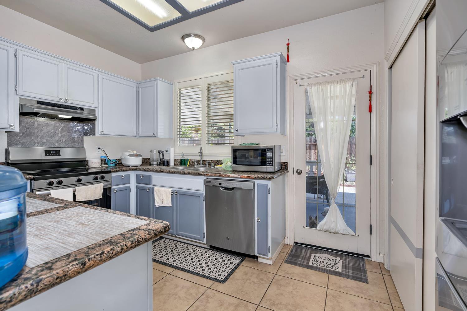 1700 San Simeone Way, Los Banos, CA 93635