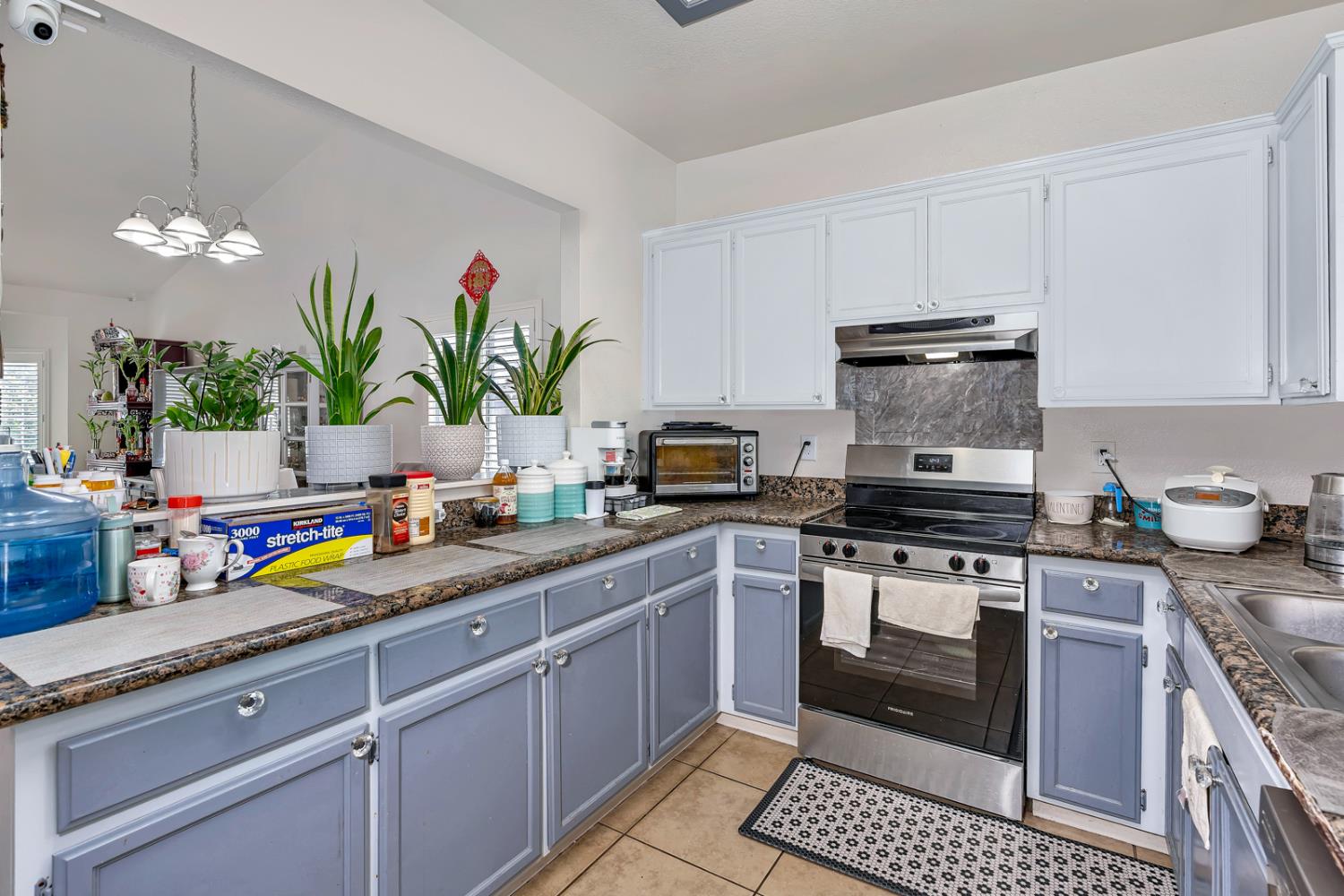 1700 San Simeone Way, Los Banos, CA 93635